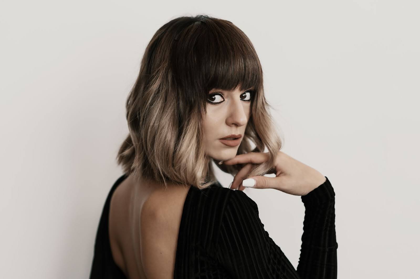 Thin Hair and Bangs: Expert Tips to Rock This Winning Combo